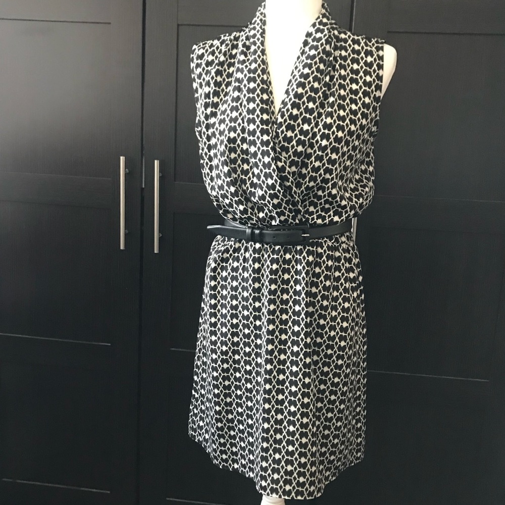 Collective Concepts Black and White Surplice Neck Dress Size Medium